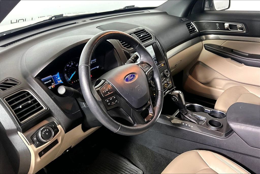Certified 2019 Ford Explorer XLT w/ Equipment Group 202A FWD image 9