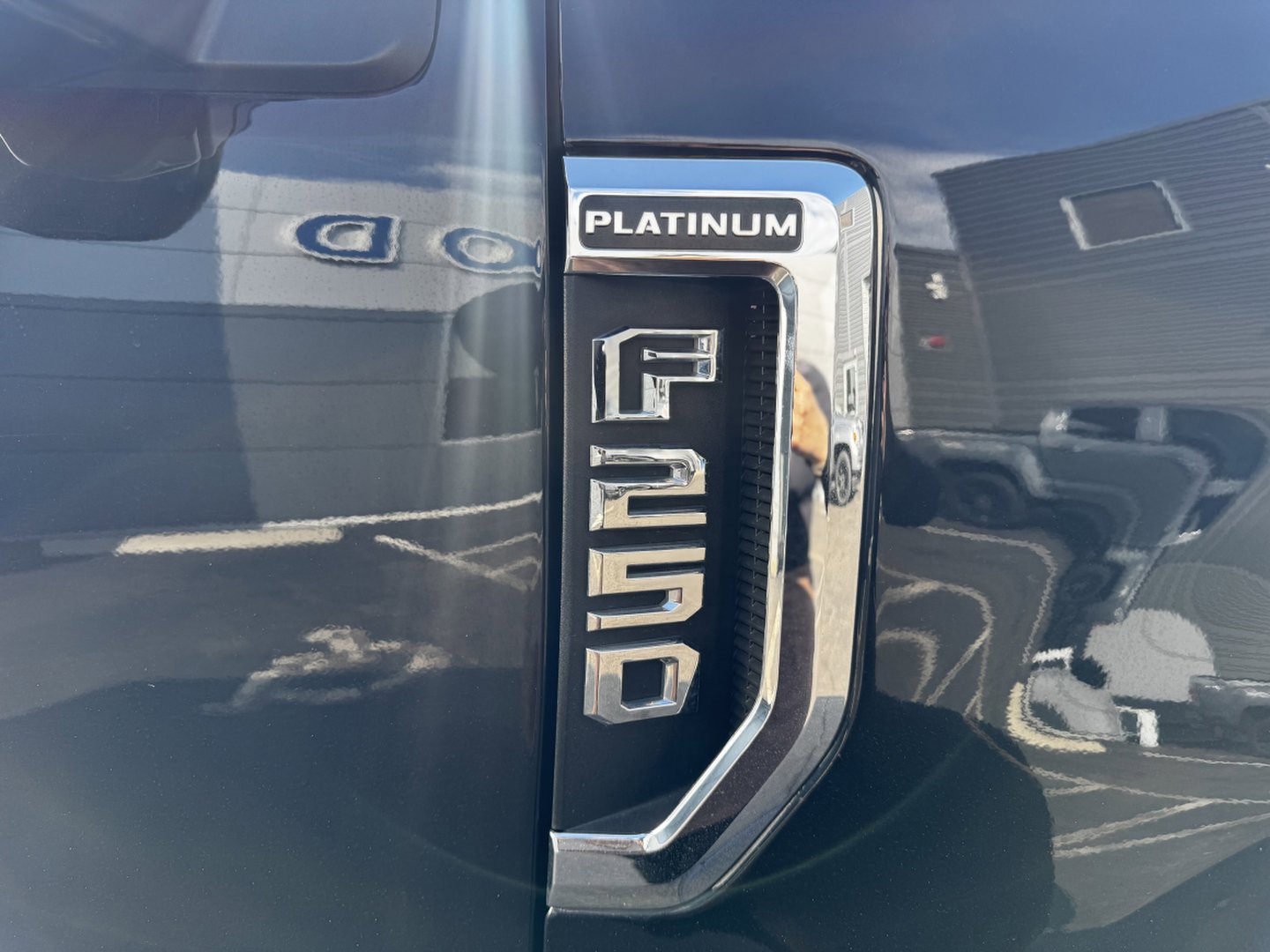 Certified 2021 Ford F250 Platinum w/ FX4 Off-Road Package image 5