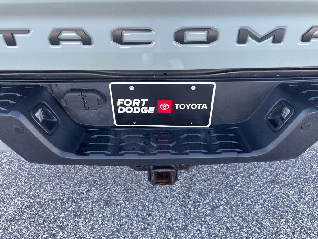 Used 2022 Toyota Tacoma TRD Off-Road w/ TRD Premium Off Road Package AWD/4WD image 26