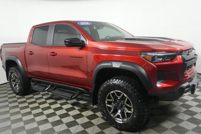 Used 2026 Chevrolet Colorado ZR2 w/ Technology Package AWD/4WD image 2