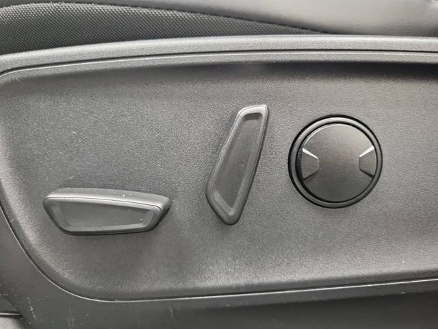 Certified 2025 Ford Escape Platinum AWD/4WD image 18