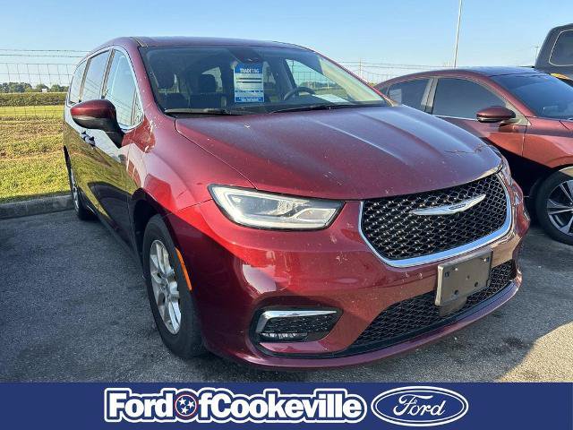Used 2023 Chrysler Pacifica Touring-L FWD image 2