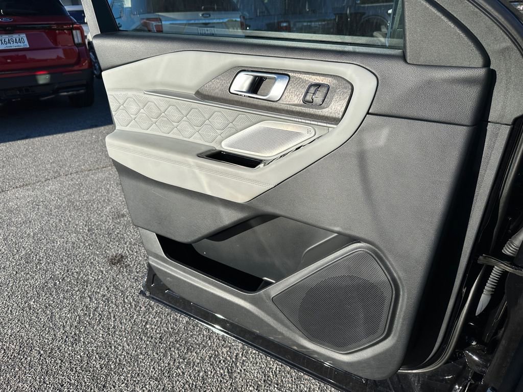 Certified 2025 Ford Explorer Platinum w/ Ultimate Package image 20