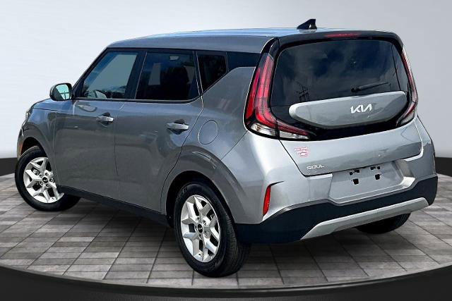Used 2025 Kia Soul LX w/ LX Technology Package FWD image 2