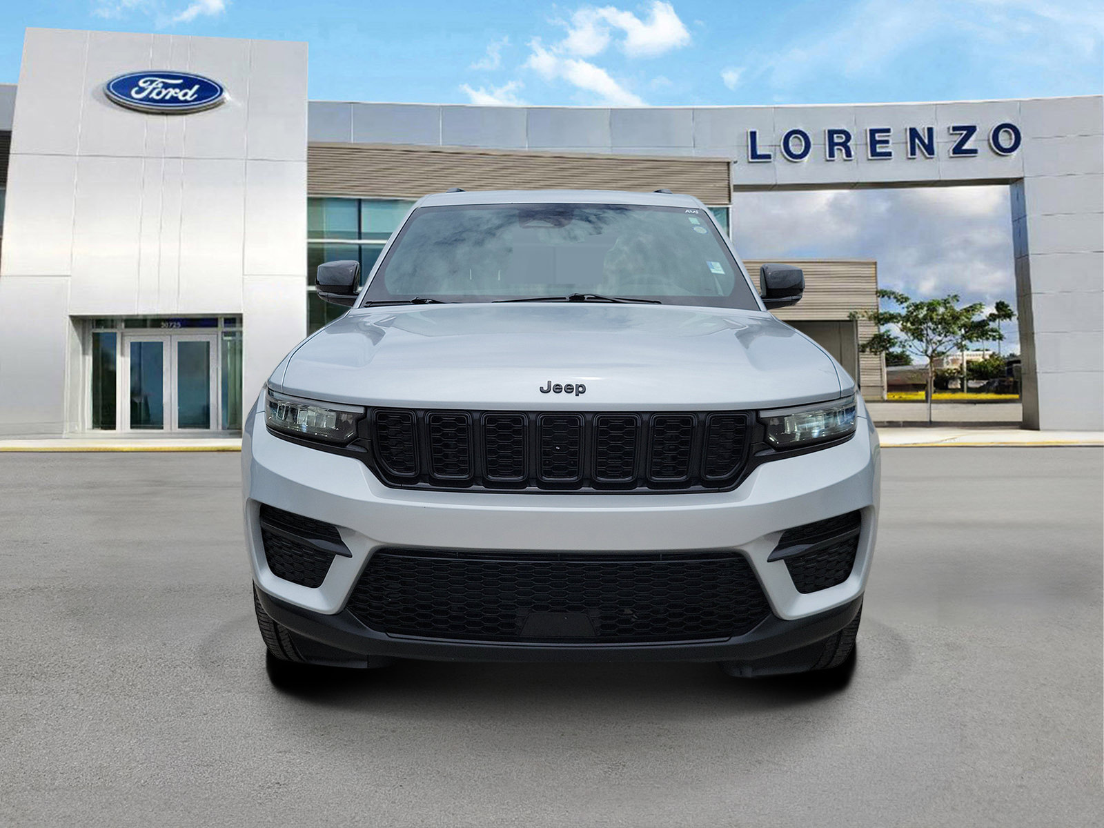 Used 2023 Jeep Grand Cherokee Altitude AWD/4WD image 2