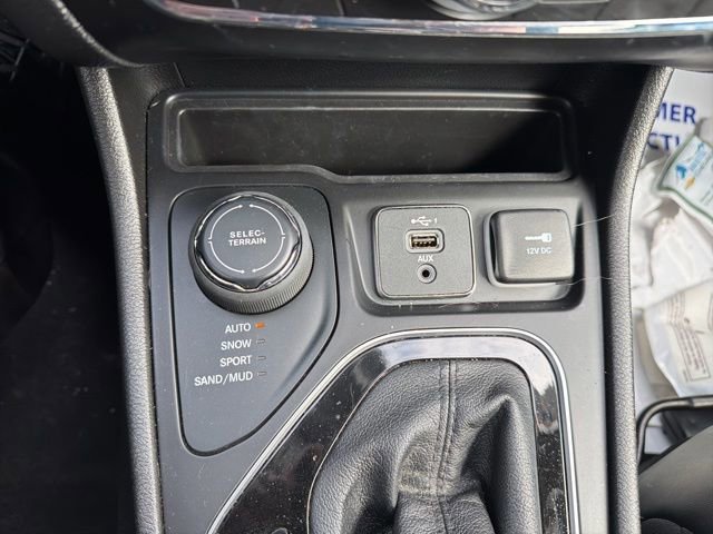 Used 2021 Jeep Cherokee Latitude Plus image 24