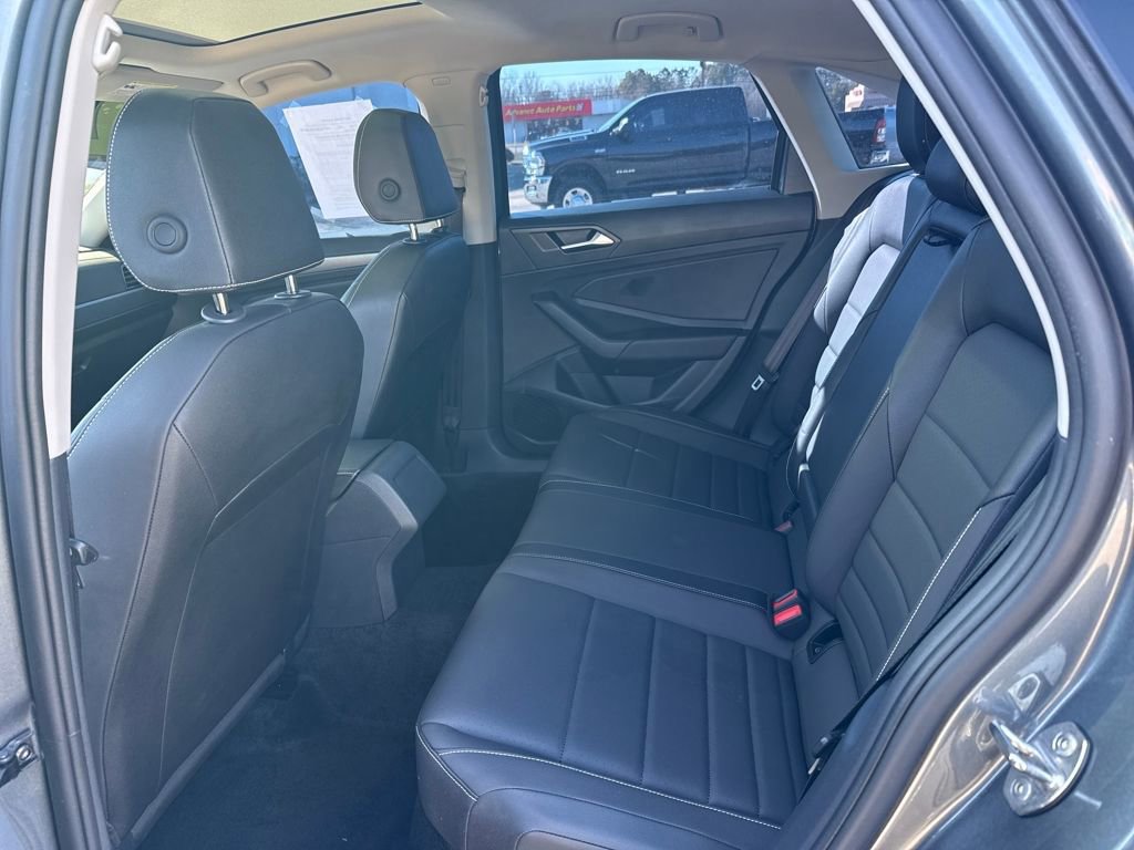 Used 2024 Volkswagen Jetta SE w/ Panoramic Sunroof Package image 28