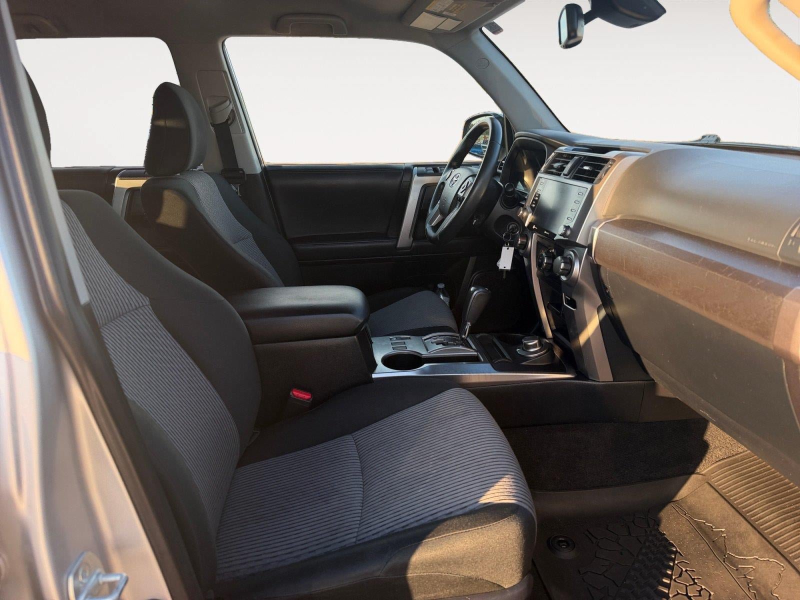 Used 2020 Toyota 4Runner SR5 AWD/4WD image 15