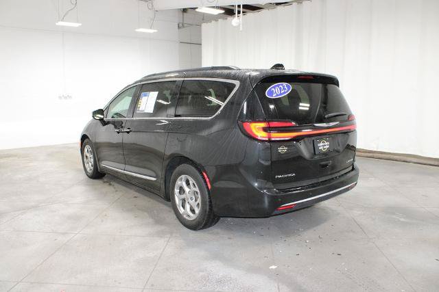 Used 2023 Chrysler Pacifica Limited FWD image 7