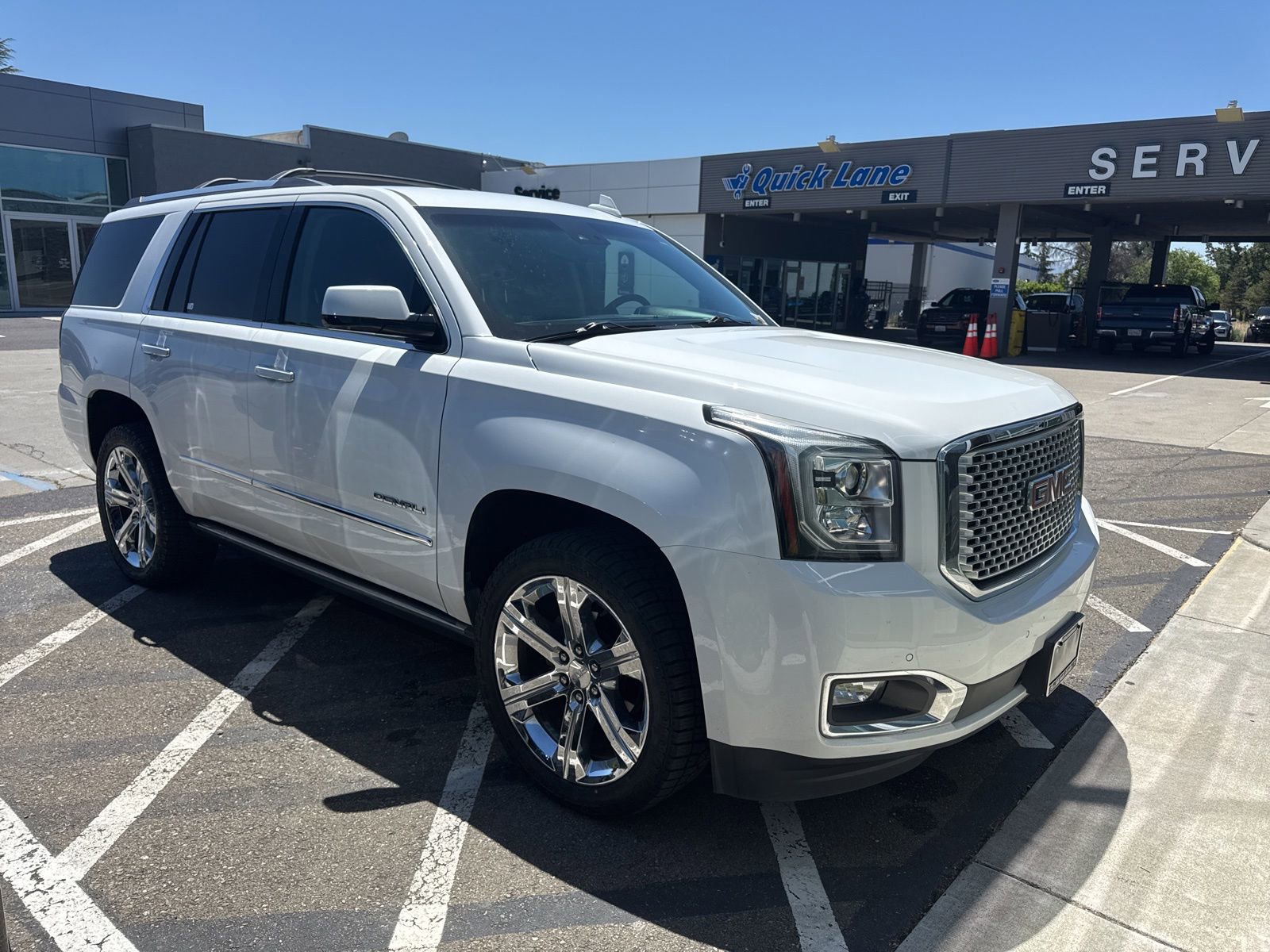 Used 2017 GMC Yukon Denali w/ Open Road Package AWD/4WD image 6