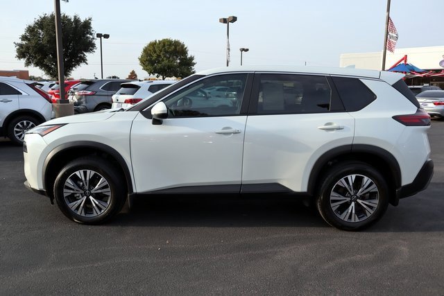 Used 2023 Nissan Rogue SV image 2