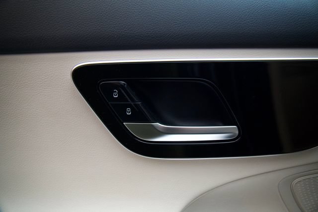 Used 2025 Mercedes-Benz C 300 4MATIC Sedan image 26