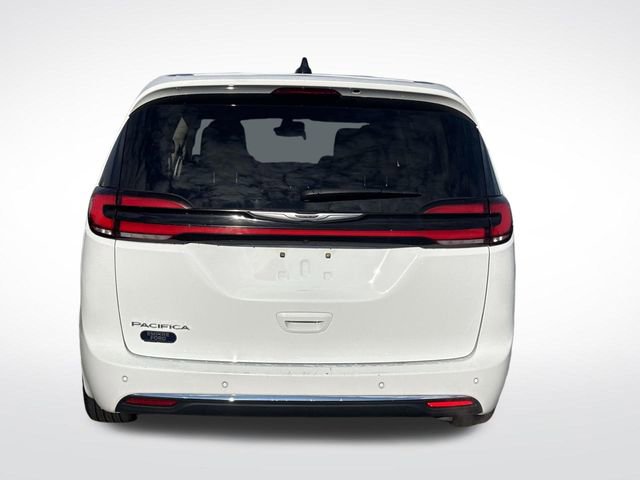 Used 2024 Chrysler Pacifica Touring-L image 4