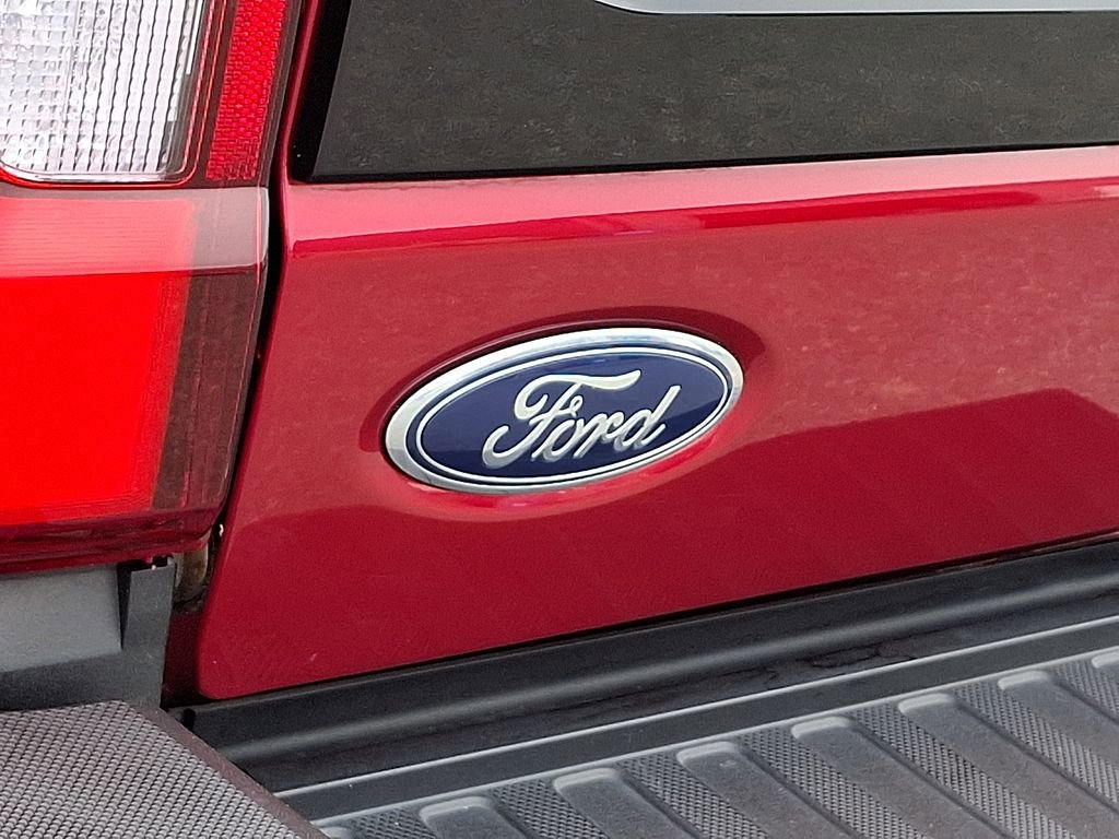 Certified 2025 Ford F250 Platinum w/ FX4 Off-Road Package AWD/4WD image 32