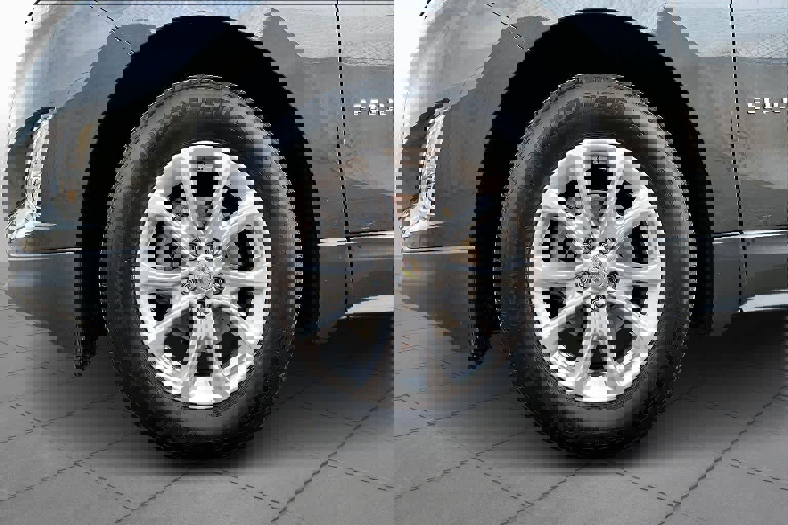 Used 2020 Chevrolet Equinox LS w/ LS Convenience Package image 13