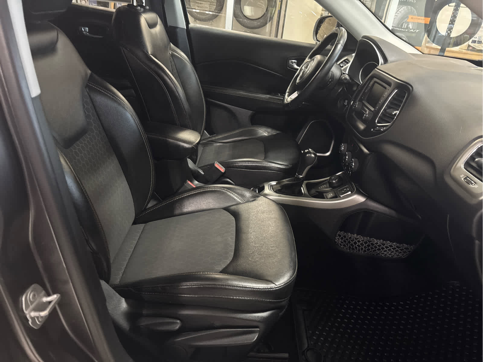 Used 2018 Jeep Compass Latitude w/ Cold Weather Group image 58