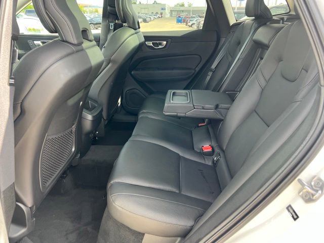 Used 2021 Volvo XC60 T5 Momentum w/ Protection Package Premier AWD/4WD image 19