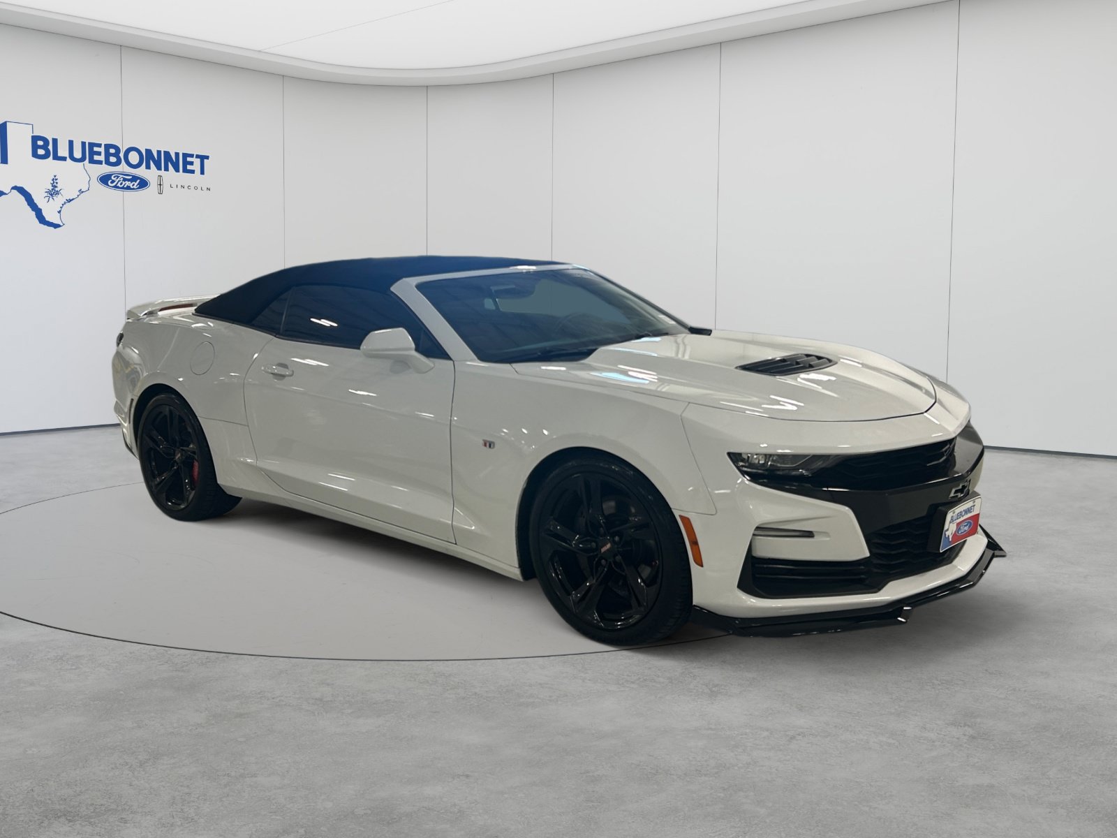 Used 2019 Chevrolet Camaro SS RWD image 3