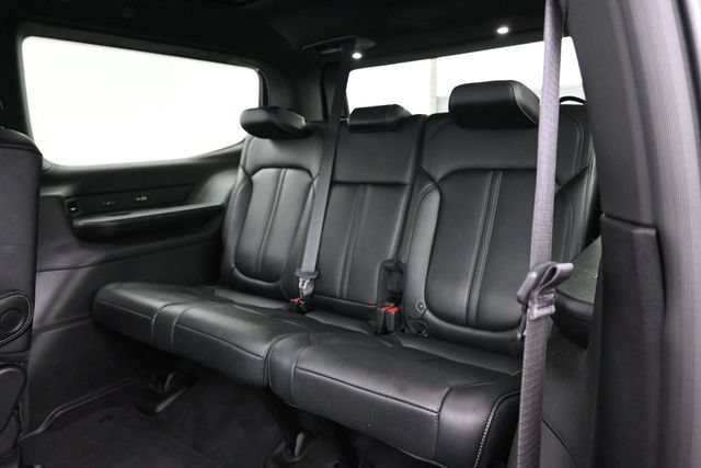 Used 2025 Jeep Wagoneer Series III w/ Premium Group I AWD/4WD image 30