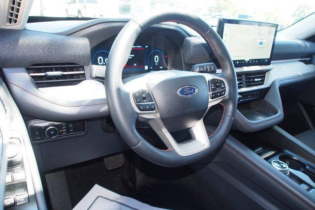 Certified 2025 Ford Explorer Active w/ Active Comfort Package AWD/4WD image 16