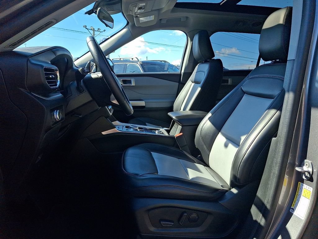 Certified 2023 Ford Explorer XLT w/ Equipment Group 202A AWD/4WD image 15