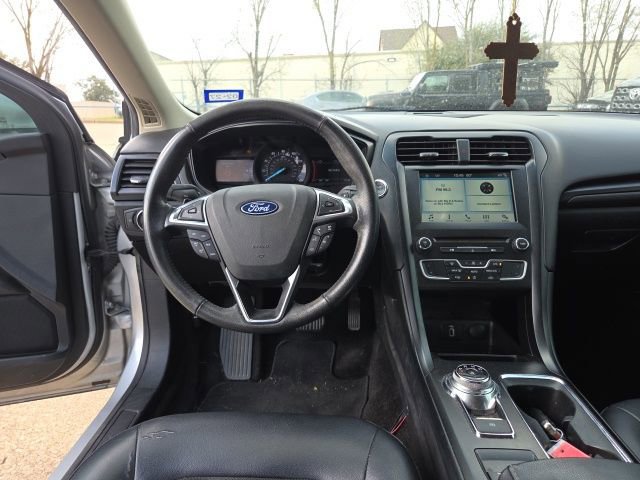 Certified 2018 Ford Fusion SE w/ Equipment Group 201A image 9