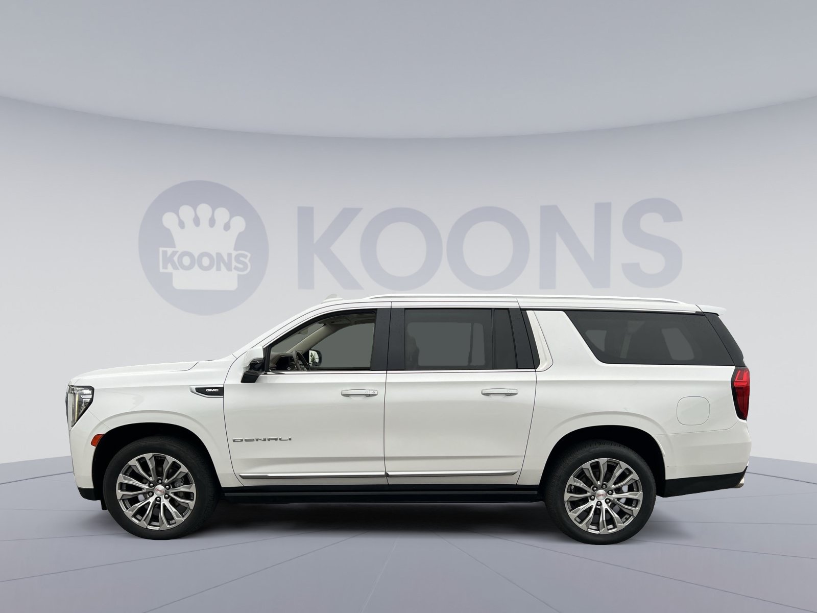 Used 2021 GMC Yukon XL Denali w/ Denali Premium Package AWD/4WD image 2