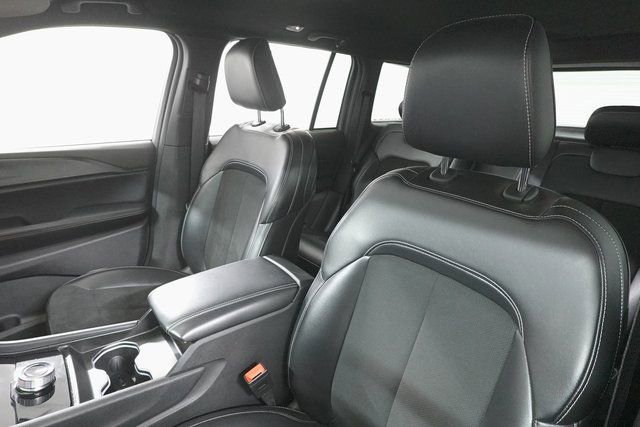 Used 2024 Jeep Grand Cherokee Altitude image 11