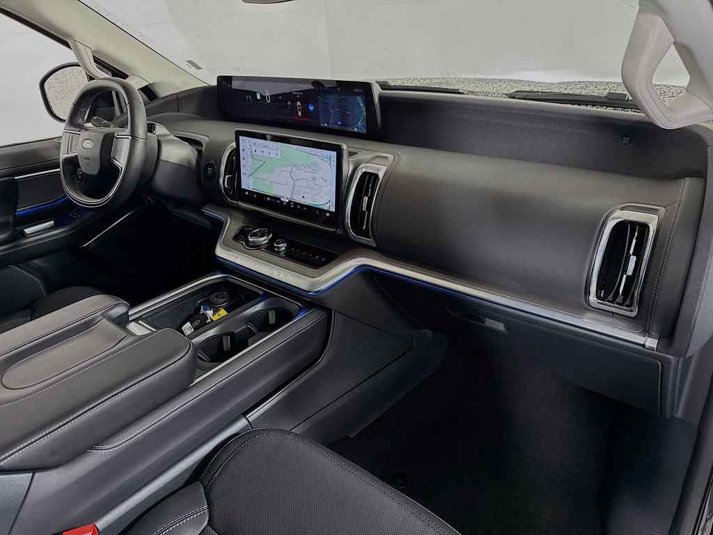 Certified 2025 Ford Expedition Platinum image 32