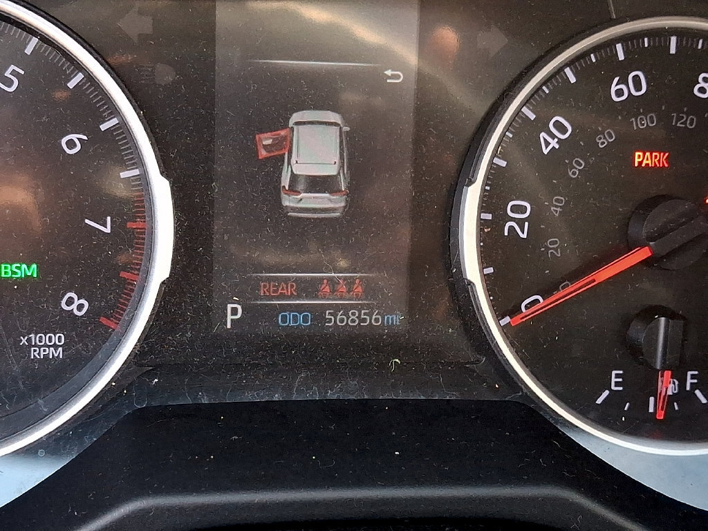 Used 2021 Toyota RAV4 XLE w/ Convenience Package FWD image 17