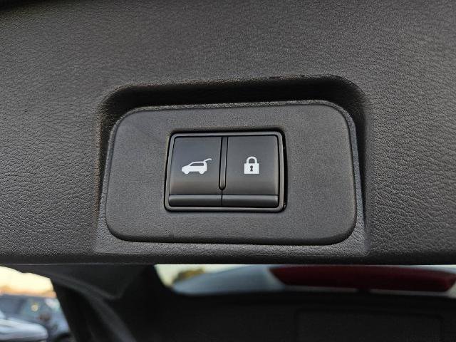 Used 2025 Nissan Rogue SV FWD image 31