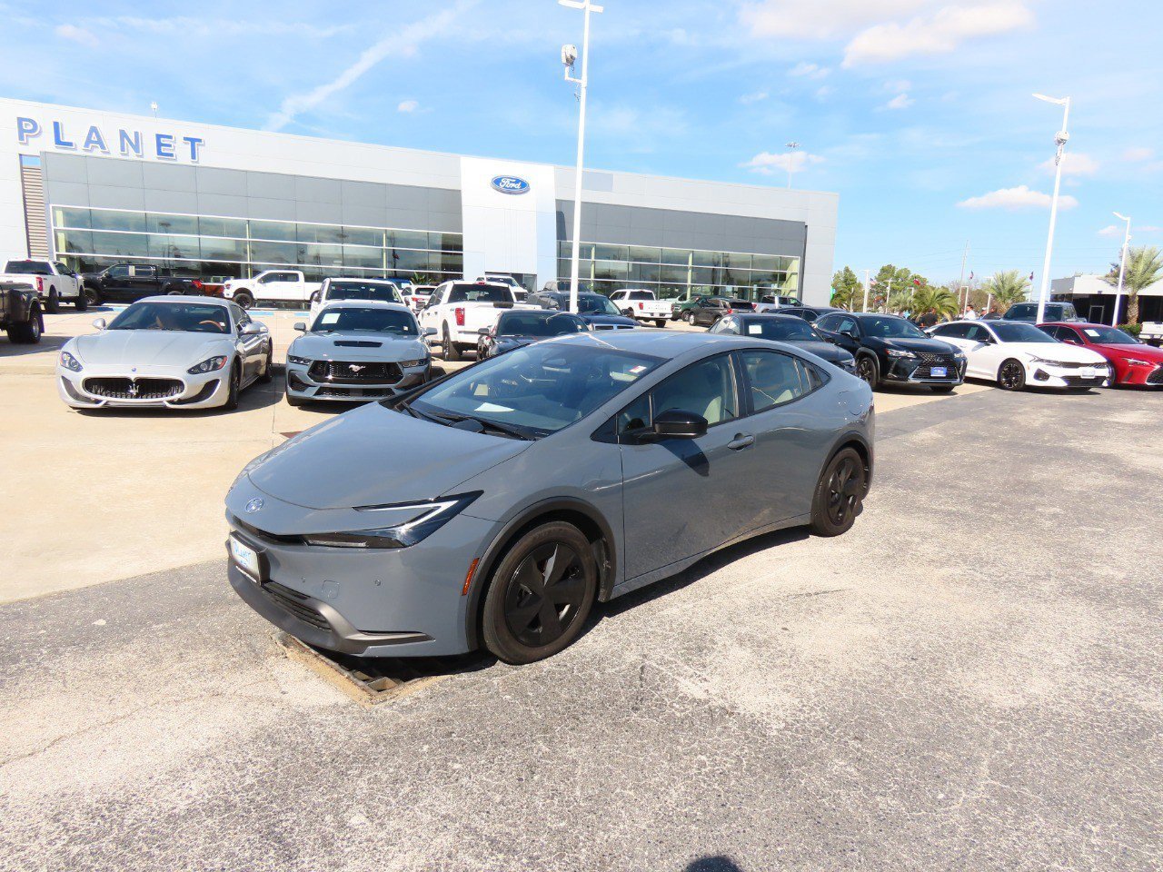 Used 2023 Toyota Prius LE image 2