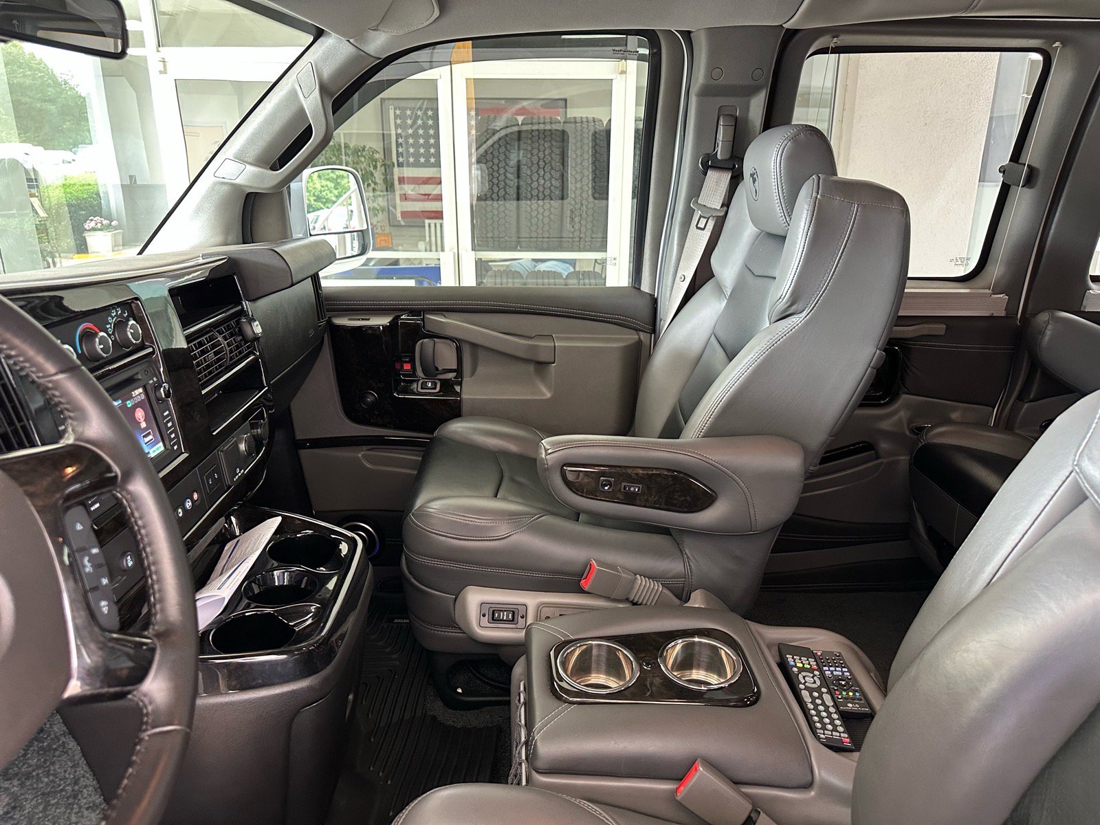 Used 2020 Chevrolet Express 2500 w/ Enhanced Convenience Package RWD image 21