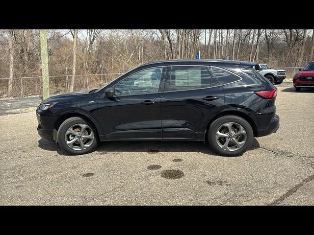 Certified 2024 Ford Escape ST-Line w/ Tech Pack #1 AWD/4WD image 6