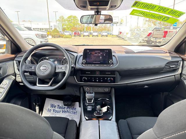 Used 2023 Nissan Rogue S AWD/4WD image 17