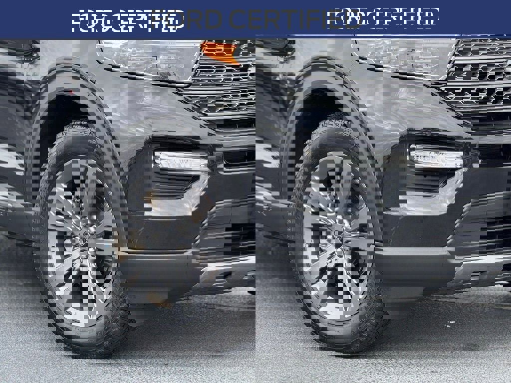 Certified 2022 Ford Explorer XLT w/ Equipment Group 202A image 3