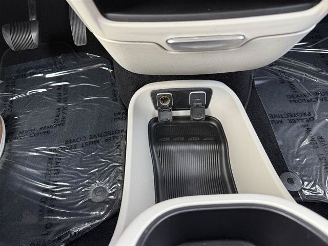 Used 2018 Chrysler Pacifica Limited FWD image 17