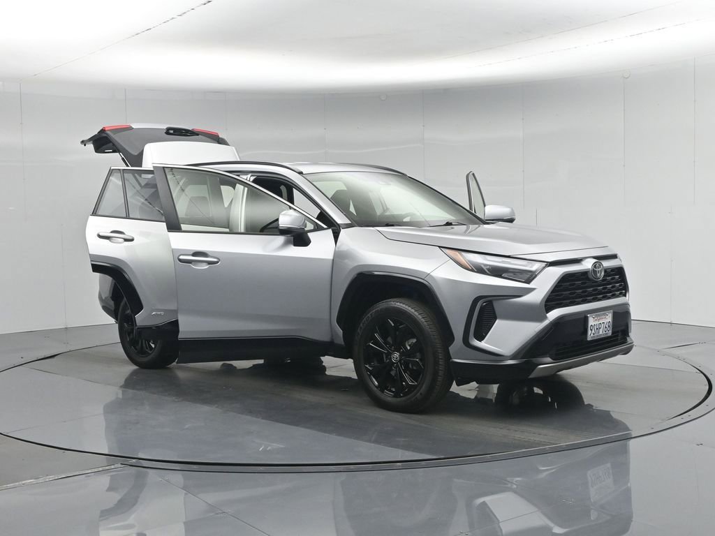 Used 2025 Toyota RAV4 SE image 35
