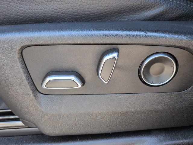 Used 2024 GMC Yukon Denali RWD image 22