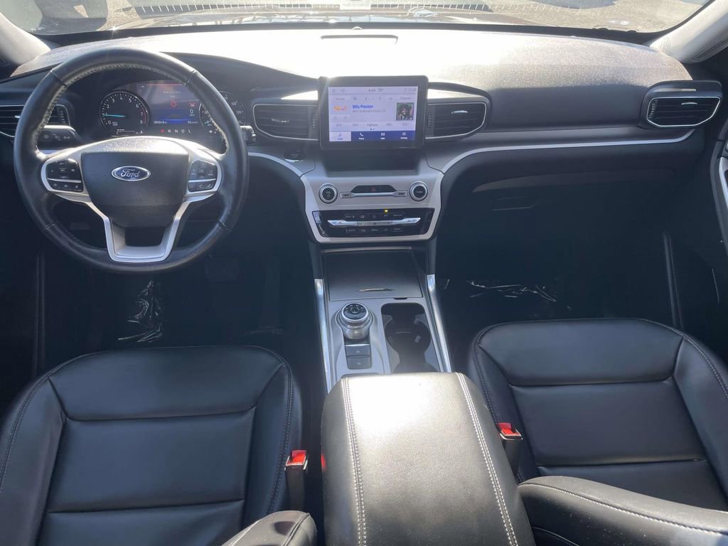 Certified 2022 Ford Explorer XLT w/ Equipment Group 202A image 8