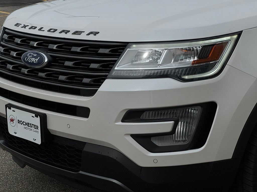 Certified 2017 Ford Explorer XLT w/ Equipment Group 202A AWD/4WD image 38