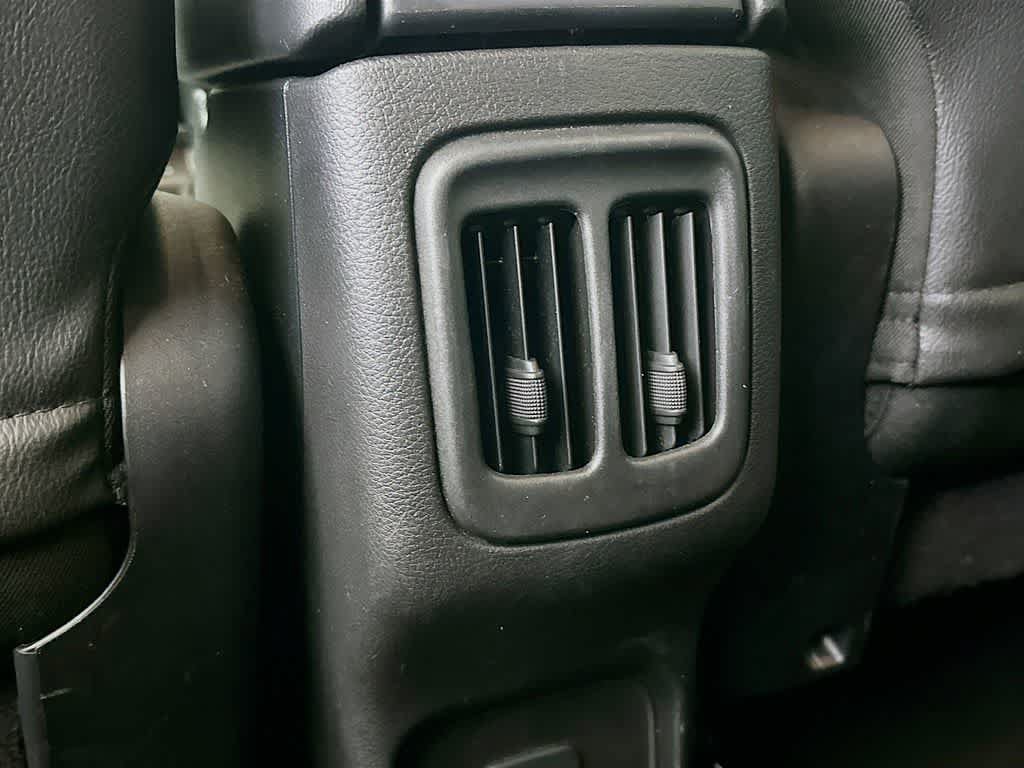 Used 2018 Jeep Compass Latitude FWD image 12