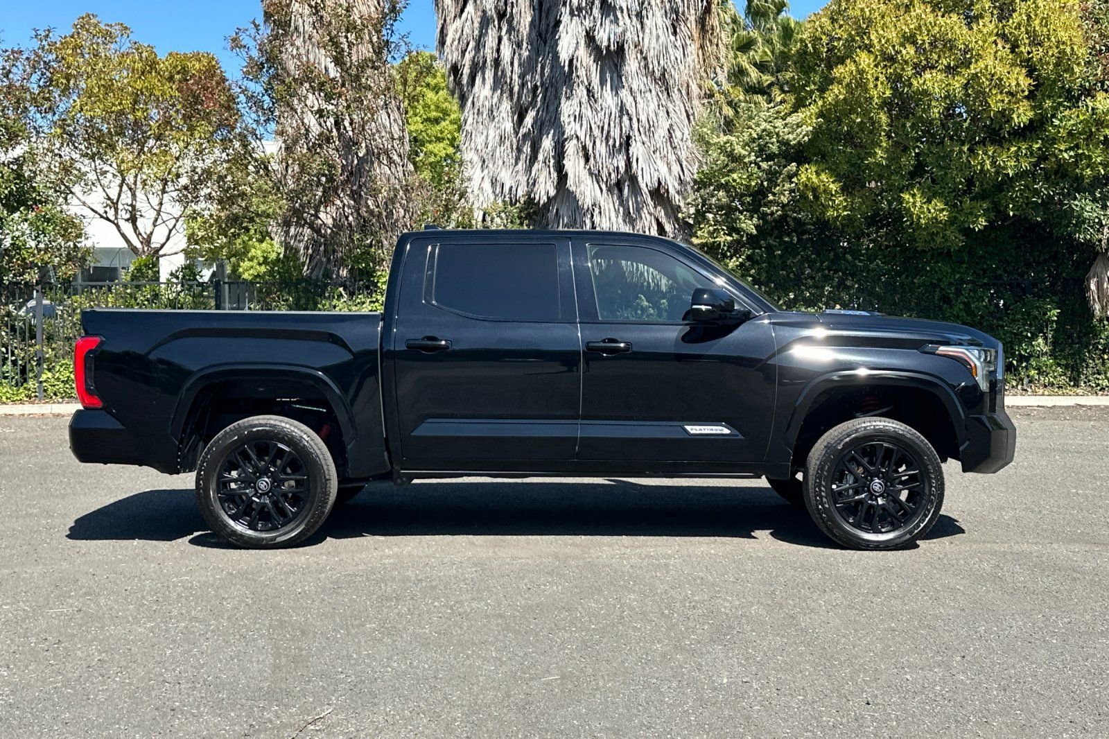 Used 2023 Toyota Tundra Platinum AWD/4WD image 2