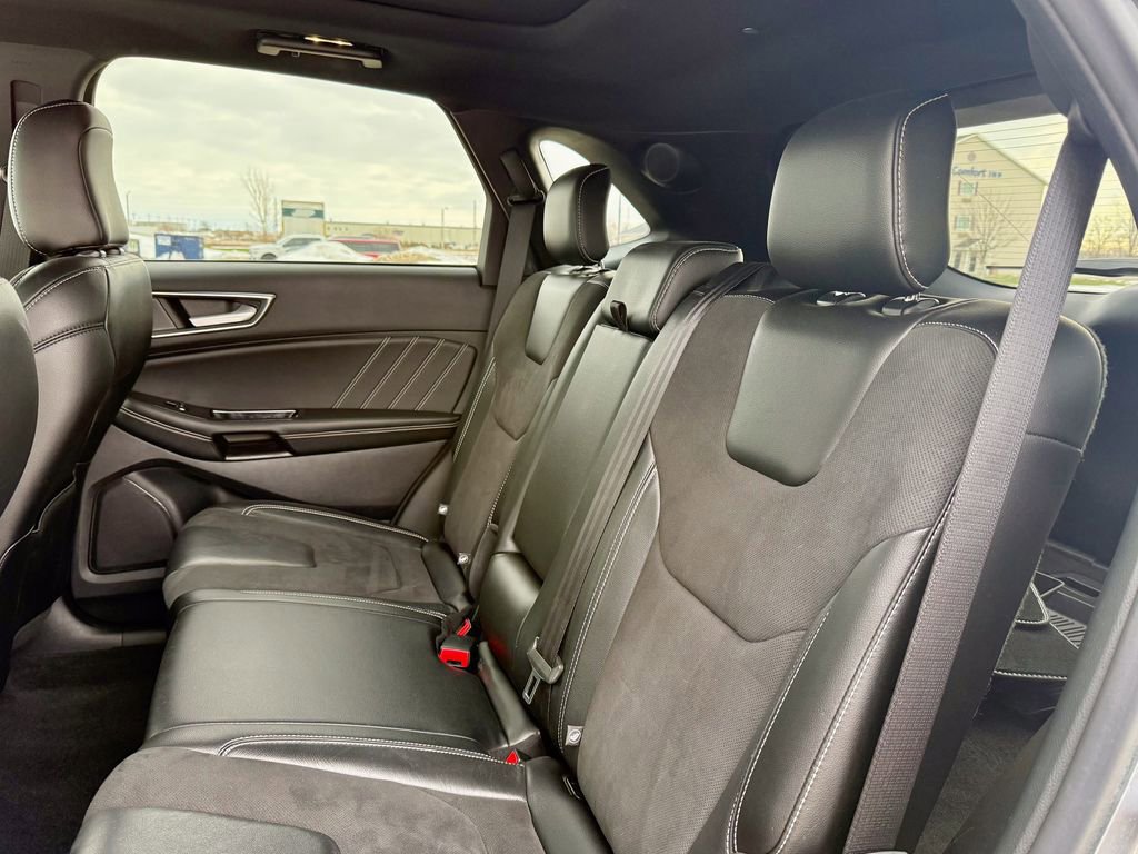 Certified 2020 Ford Edge ST w/ Cold Weather Package image 11