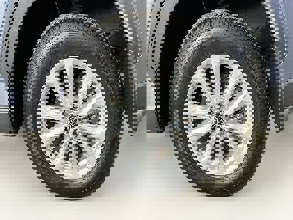 Used 2023 Toyota Corolla Cross LE image 11