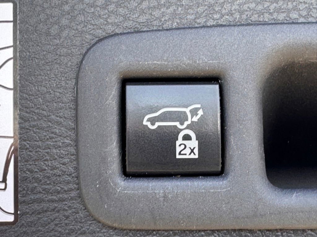 Used 2024 Toyota Sienna XLE image 14