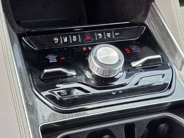 Used 2022 Jeep Wagoneer Series III AWD/4WD image 24