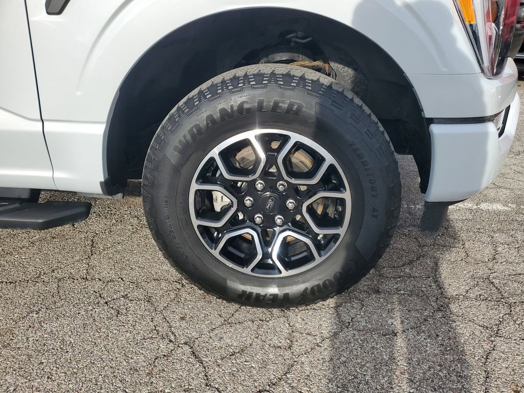 Certified 2022 Ford F150 XLT w/ Equipment Group 302A High image 5