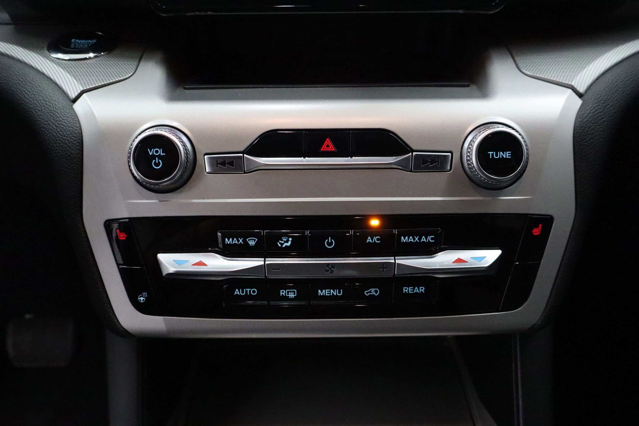 Certified 2022 Ford Explorer XLT w/ Equipment Group 202A image 21