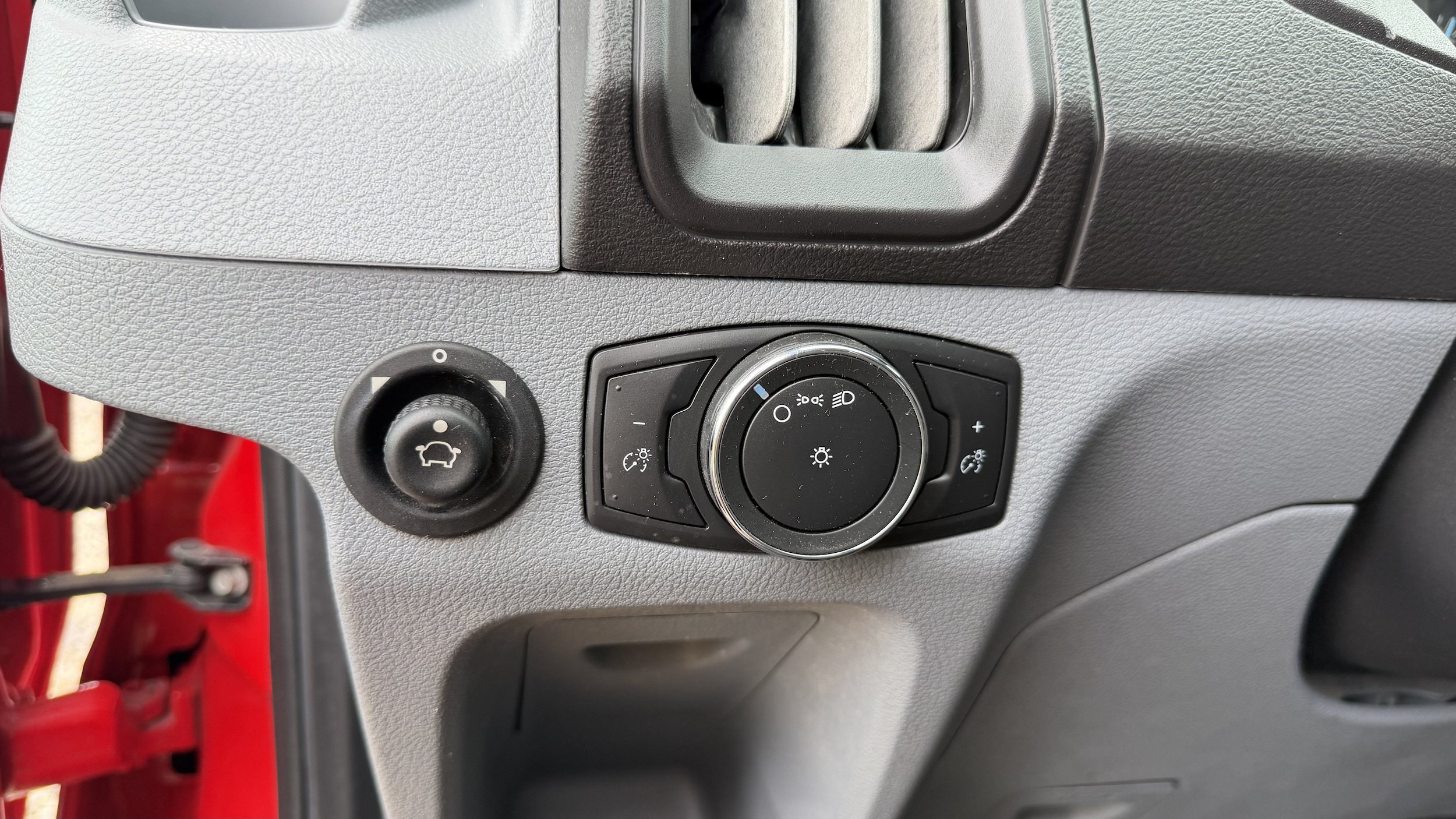 Certified 2018 Ford Transit 150 XL RWD image 27